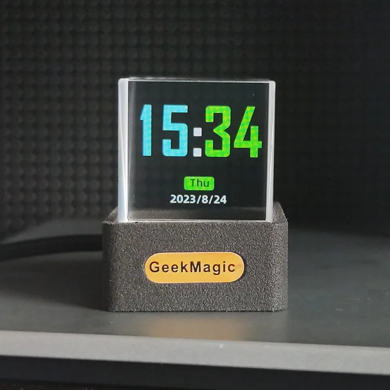HelloCubic Lite showing a digital clock