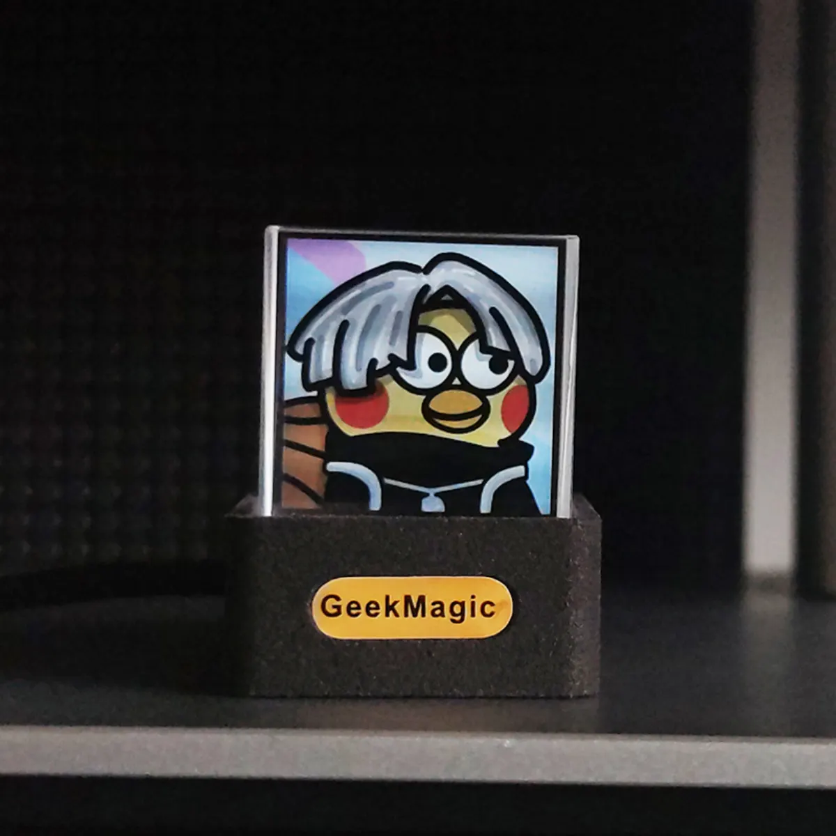 HelloCubic Lite displaying a cartoon image