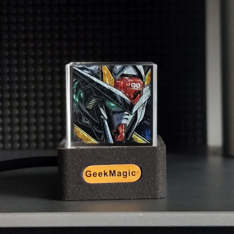 HelloCubic Lite displaying a personal image